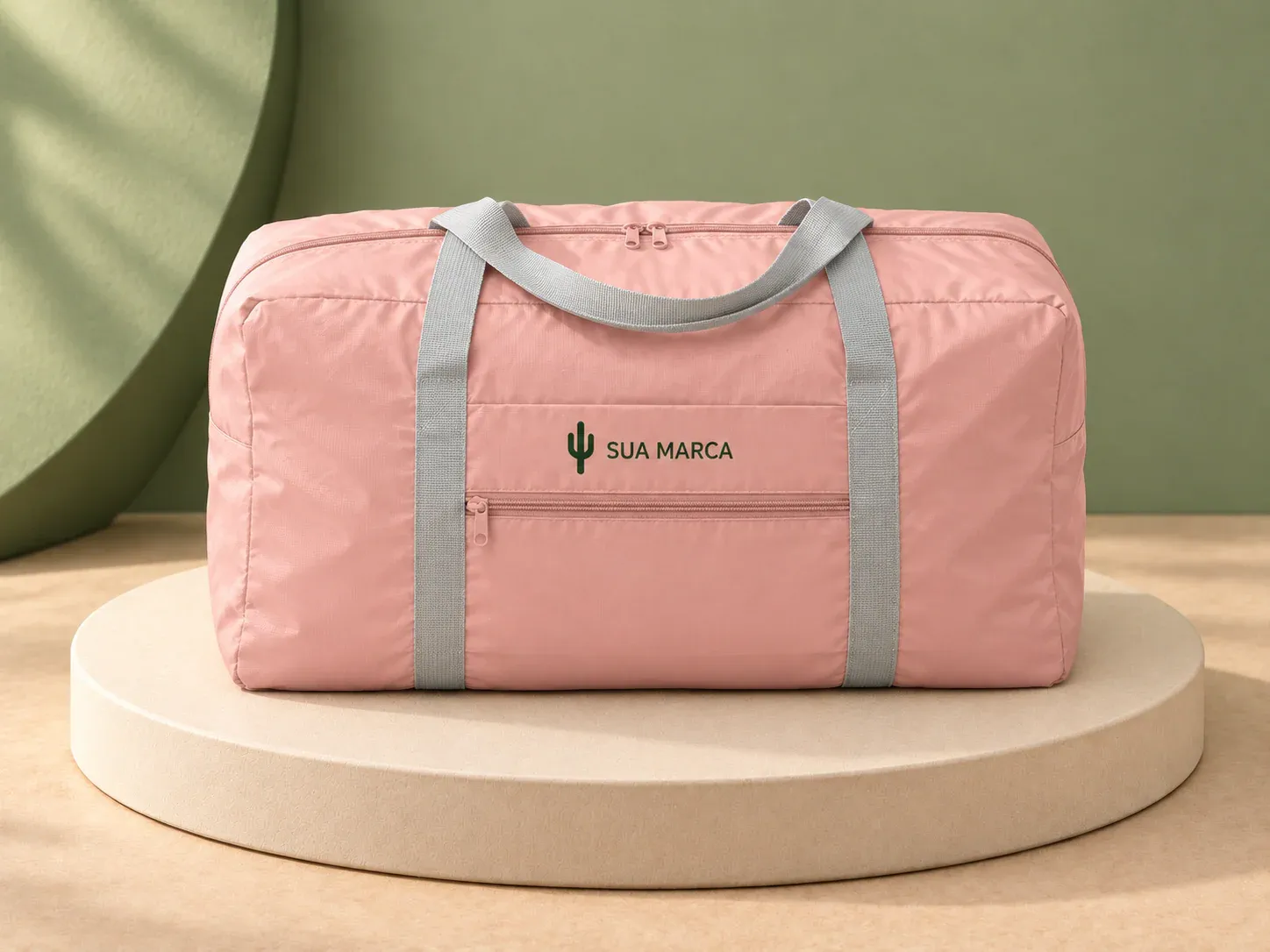 Bolsa de viagem dobrável em poliéster impermeável 32 L, com exemplo de personalização colorida: um cacto e o texto “SUA MARCA” impressos em cor