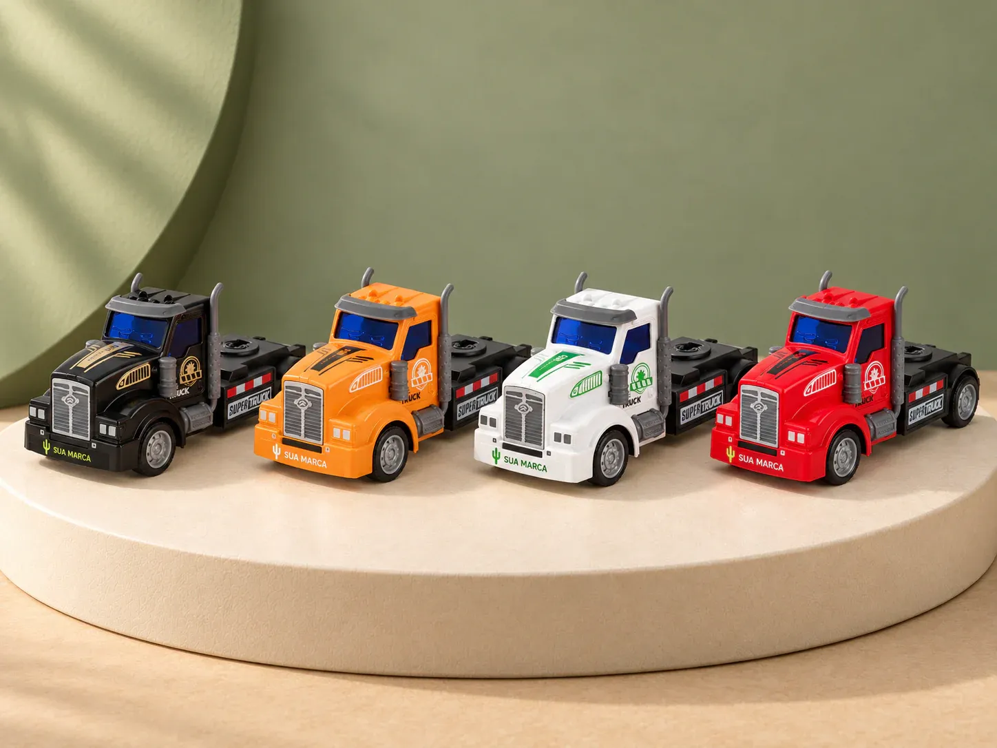 Caminhão de brinquedo em miniatura, com exemplo de personalização colorida: um cacto e o texto “SUA MARCA” impressos em cor
