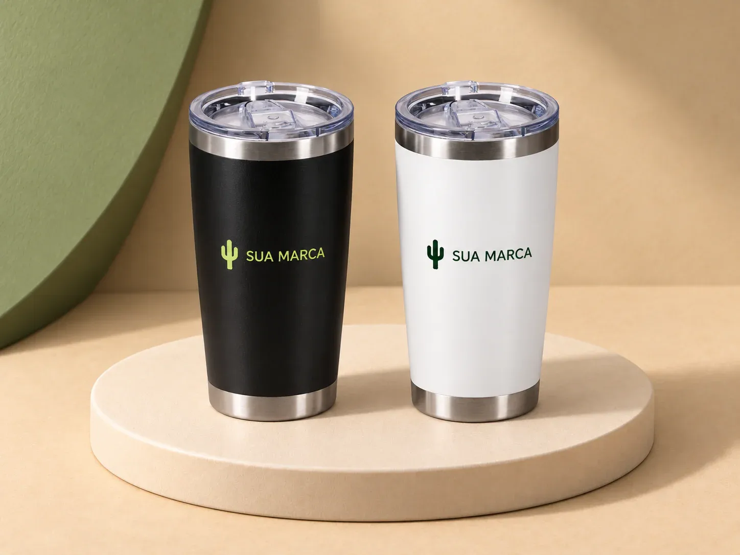 Copo térmico 520 ml, com exemplo de personalização colorida: um cacto e o texto “SUA MARCA” impressos em cor