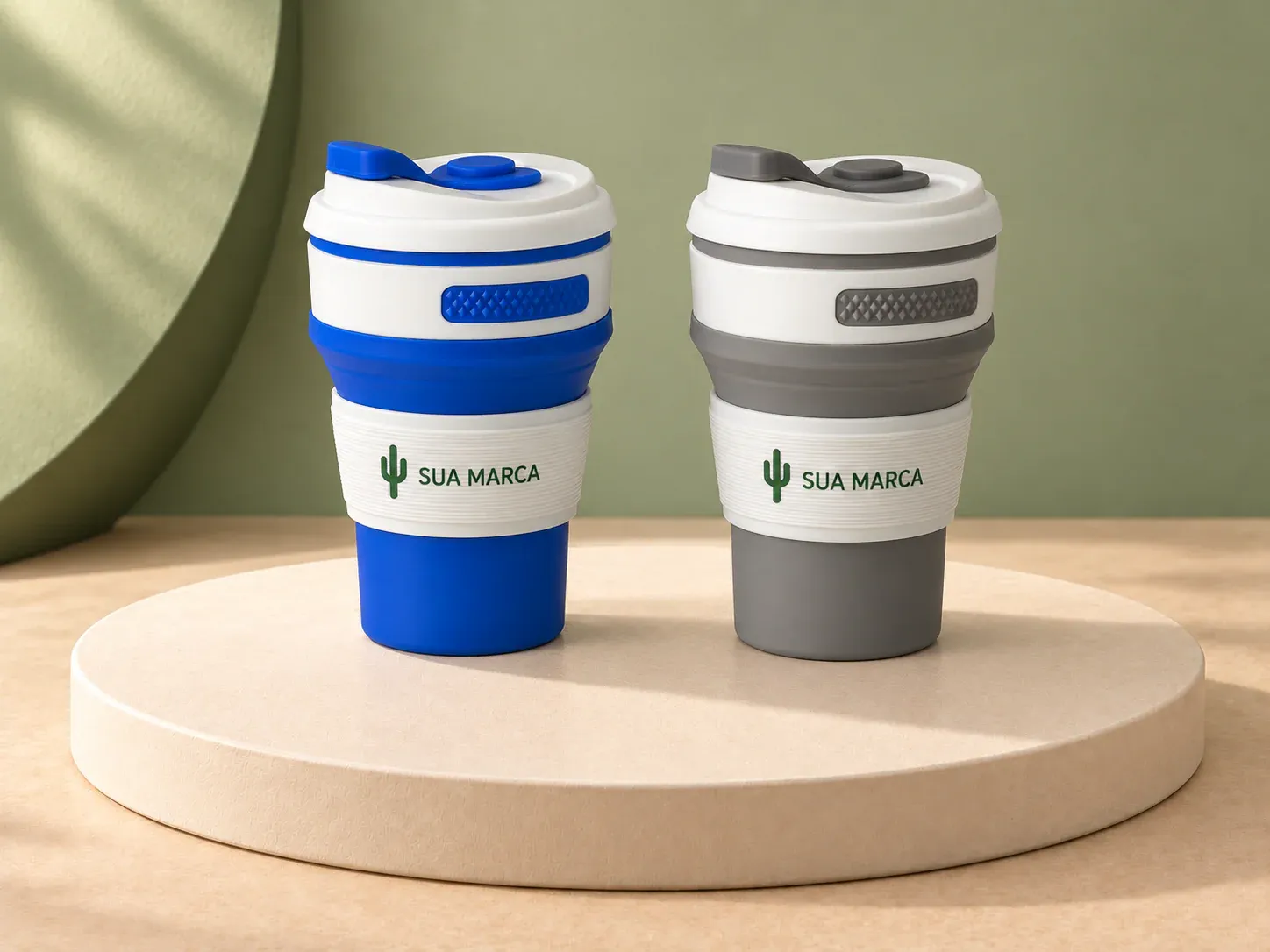 Copo retrátil de silicone 350 ml, com exemplo de personalização colorida: um cacto e o texto “SUA MARCA” impressos em cor