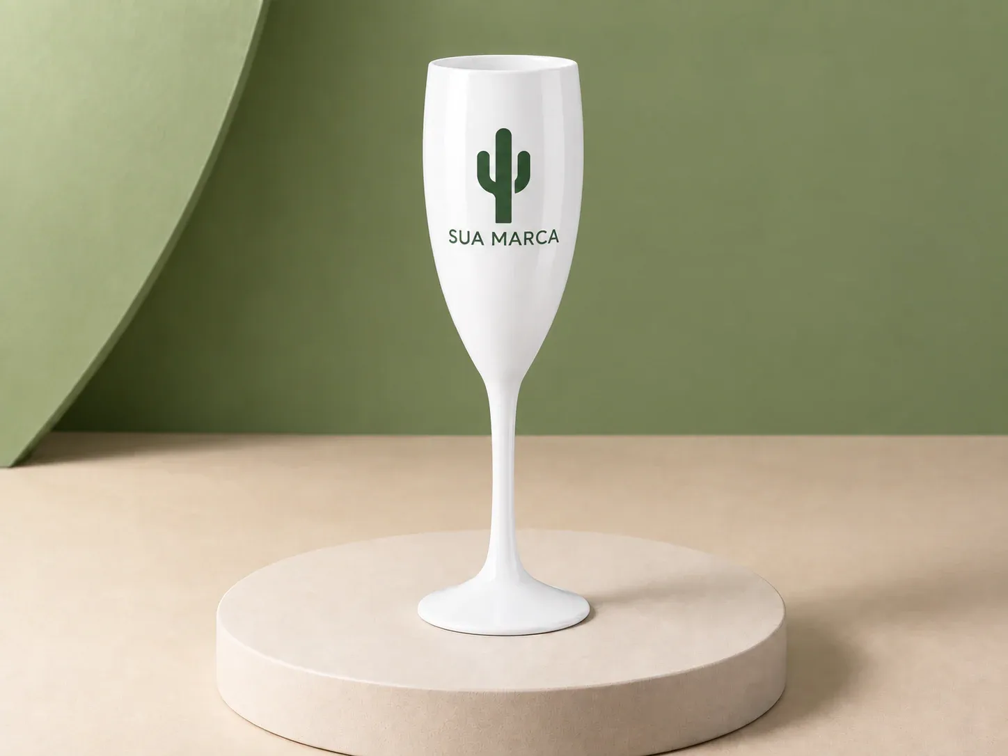 Taça flauta, com exemplo de personalização colorida: um cacto e o texto “SUA MARCA” impressos em cor
