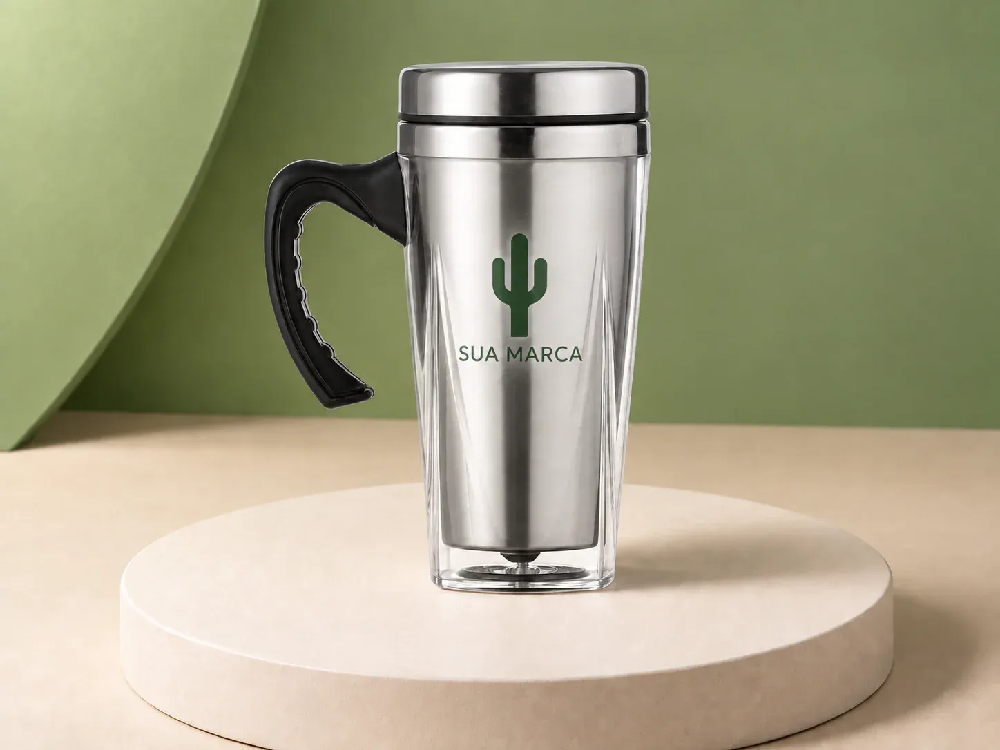 Caneca de viagem 450 ml com tampa, com exemplo de personalização colorida: um cacto e o texto “SUA MARCA” impressos em cor