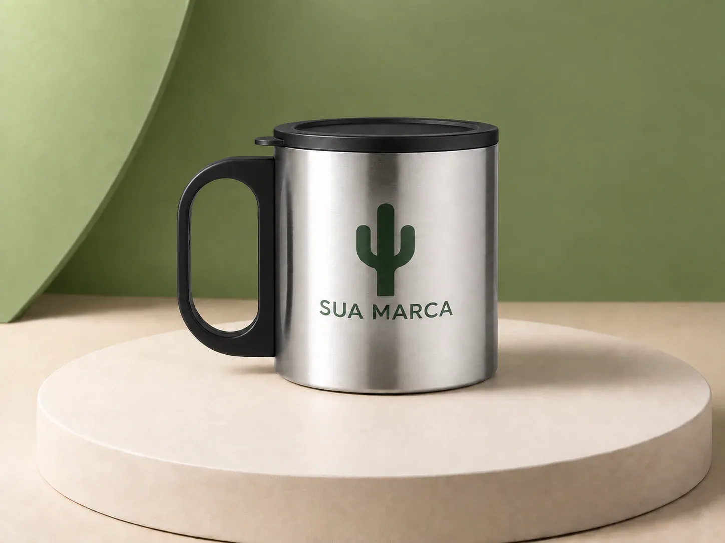 Caneca inox 180 ml com tampa, com exemplo de personalização colorida: um cacto e o texto “SUA MARCA” impressos em cor