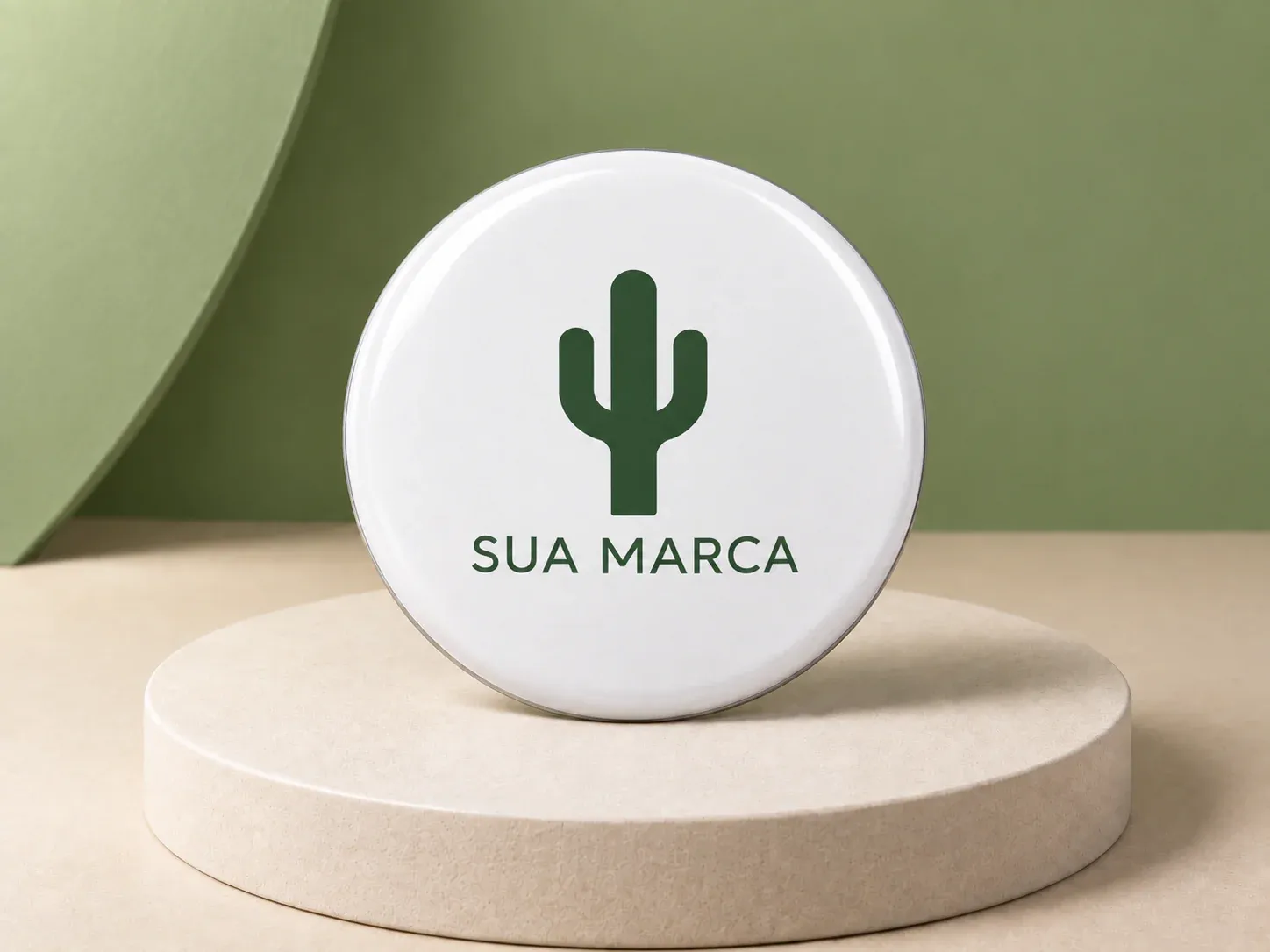 Botton americano, com exemplo de personalização colorida: um cacto e o texto “SUA MARCA” impressos em cor