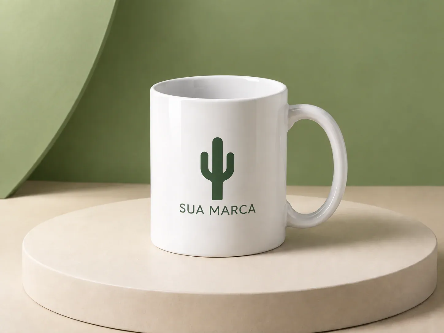Caneca de cerâmica branca 330 ml, com exemplo de personalização colorida: um cacto e o texto “SUA MARCA” impressos em cor